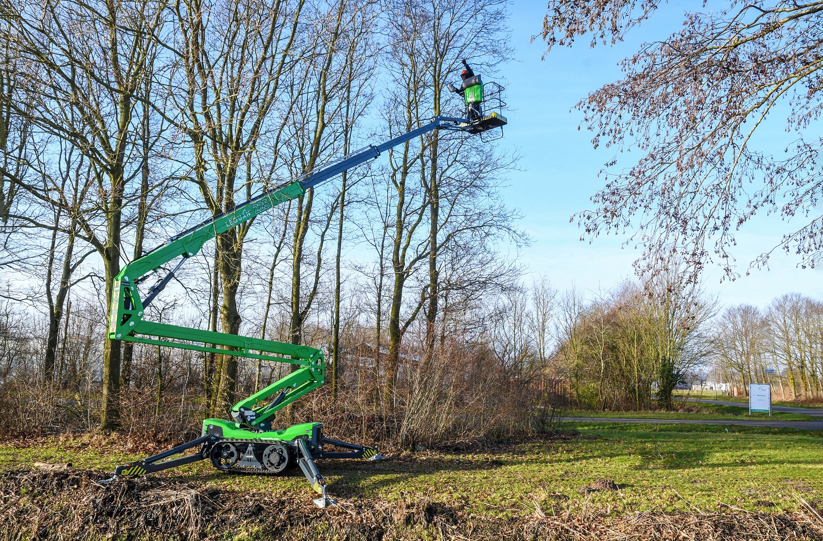 Leguan Lifts komt met elektrische spinhoogwerkers | Tuin en Park Techniek