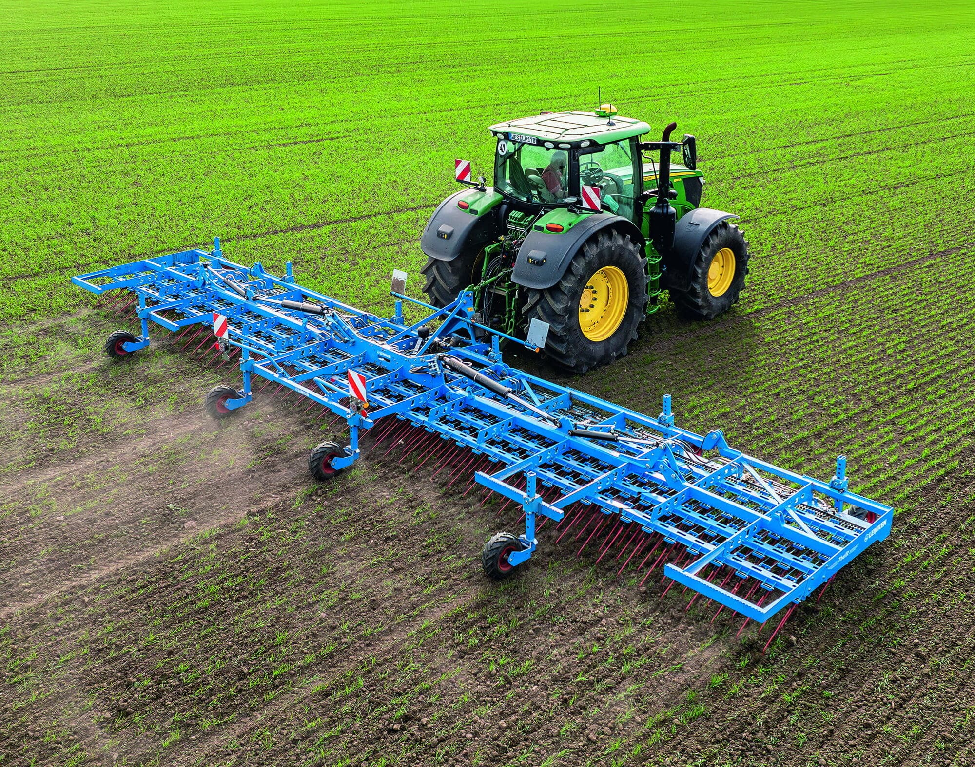 Lemken bouwt 12 meter brede Thulit wiedeg | LandbouwMechanisatie