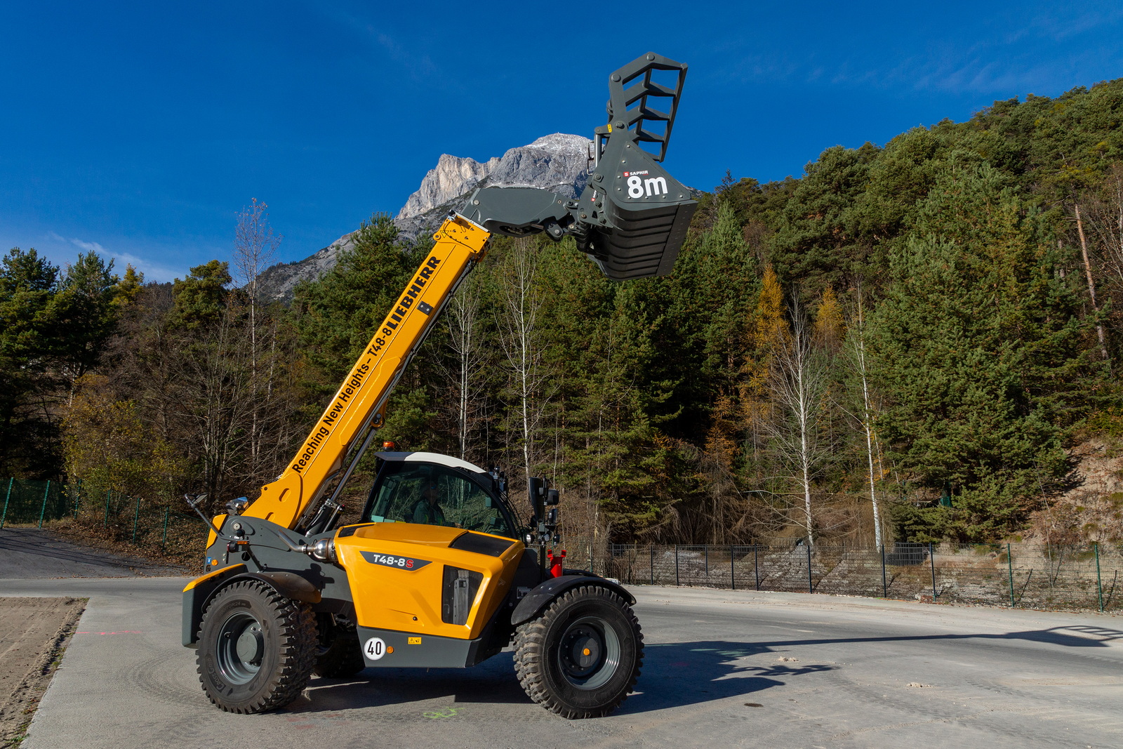 Liebherr introduceert T48-8s verreiker met groter bereik | Veehouderij Techniek