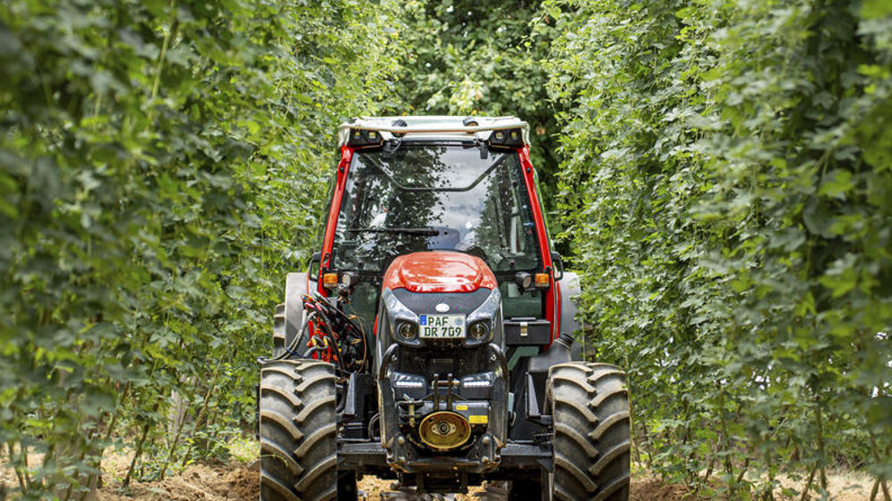 Lindner komt met trekker voor de hopteelt | LandbouwMechanisatie