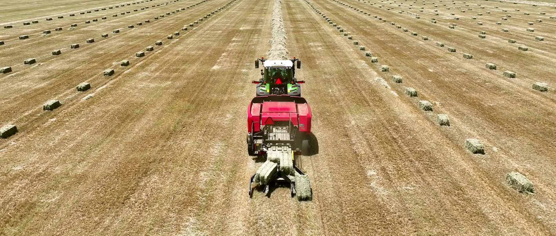 Massey Ferguson komt met pakkenpers met twee perskanalen | Veehouderij Techniek