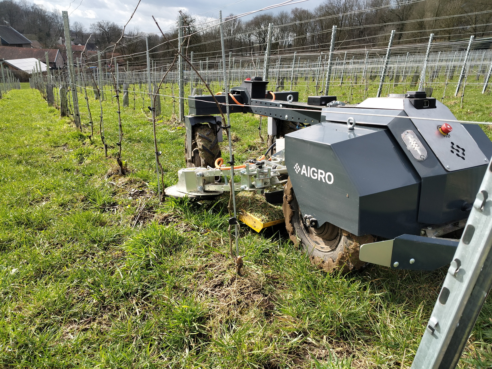 Mechan Machines distribueert schoffelrobot AIgro UP | Mechaman