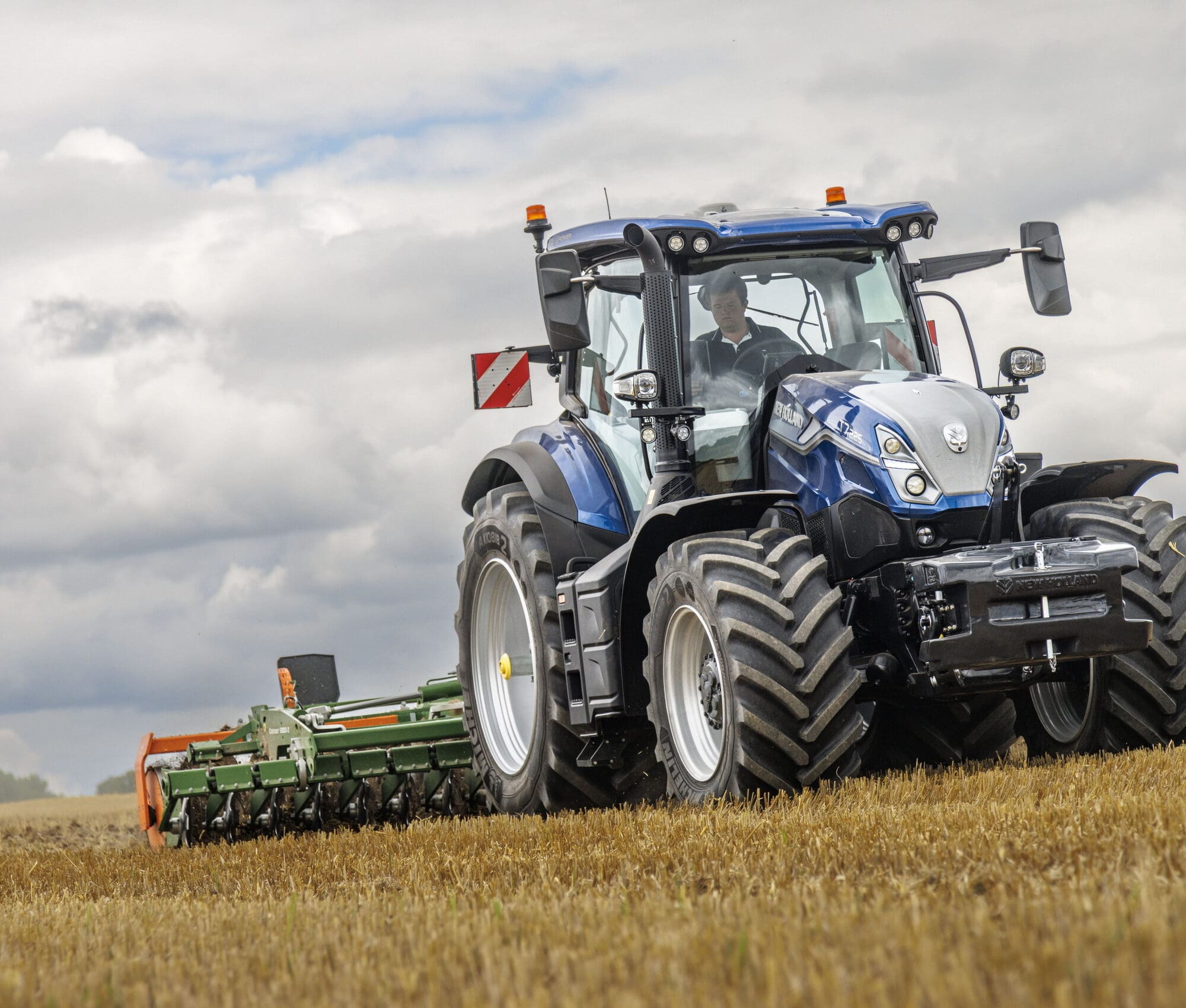New Holland T7 met nieuwe vooras en kleinere draaicirkel | LandbouwMechanisatie