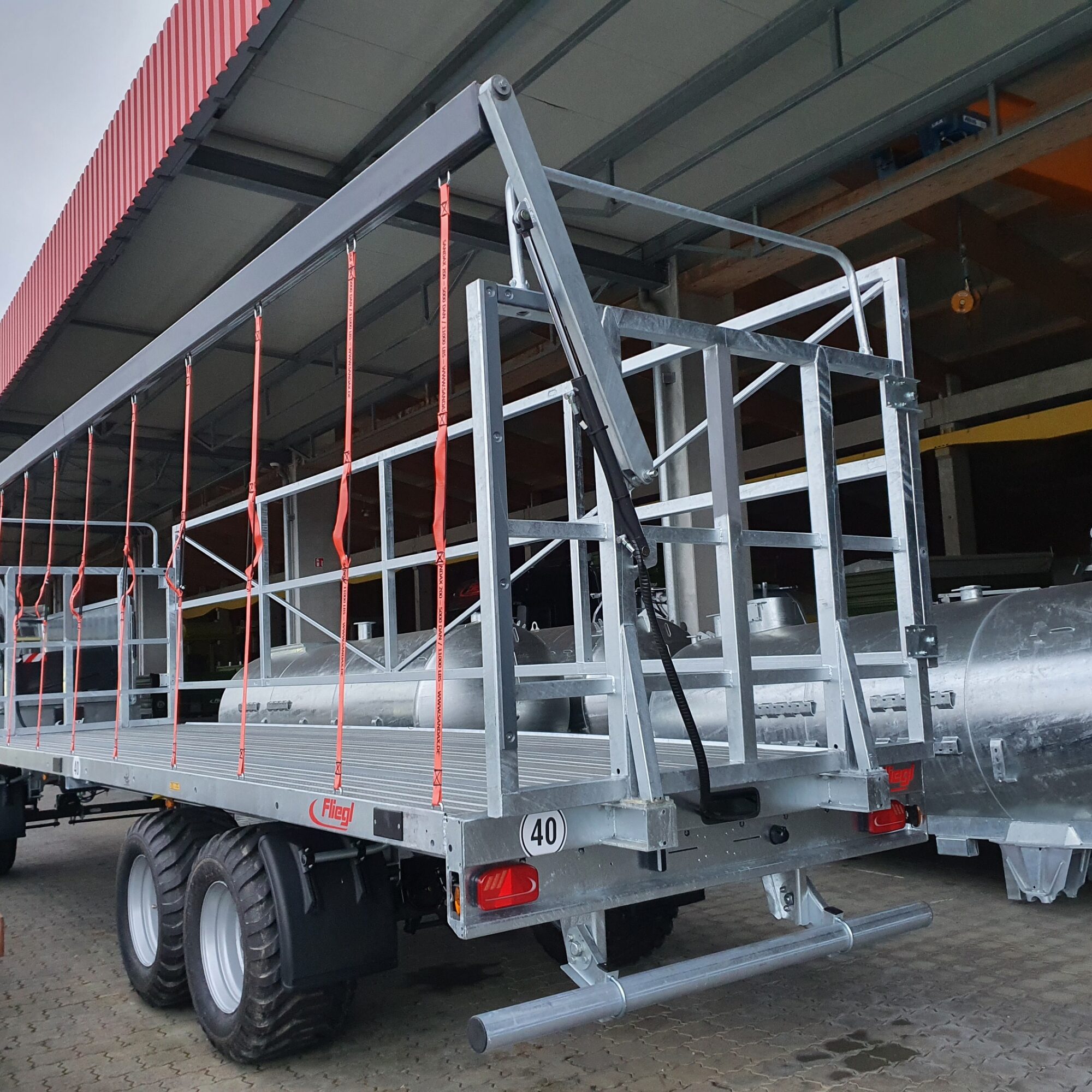 Nieuwe 21 tons balenwagen van Fliegl | Veehouderij Techniek