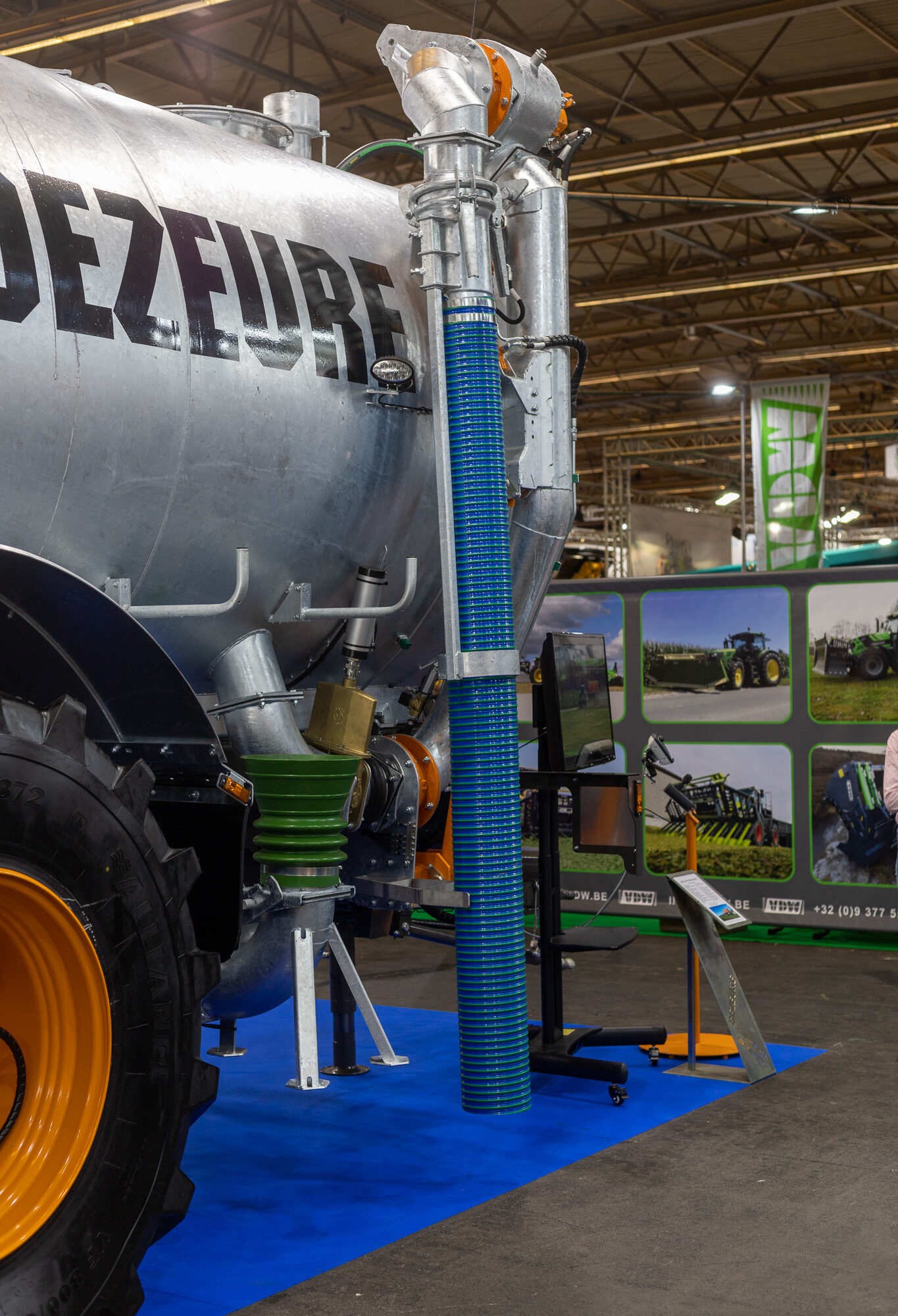 Nieuwe Dezeure zuigarm met wisselsysteem | LandbouwMechanisatie