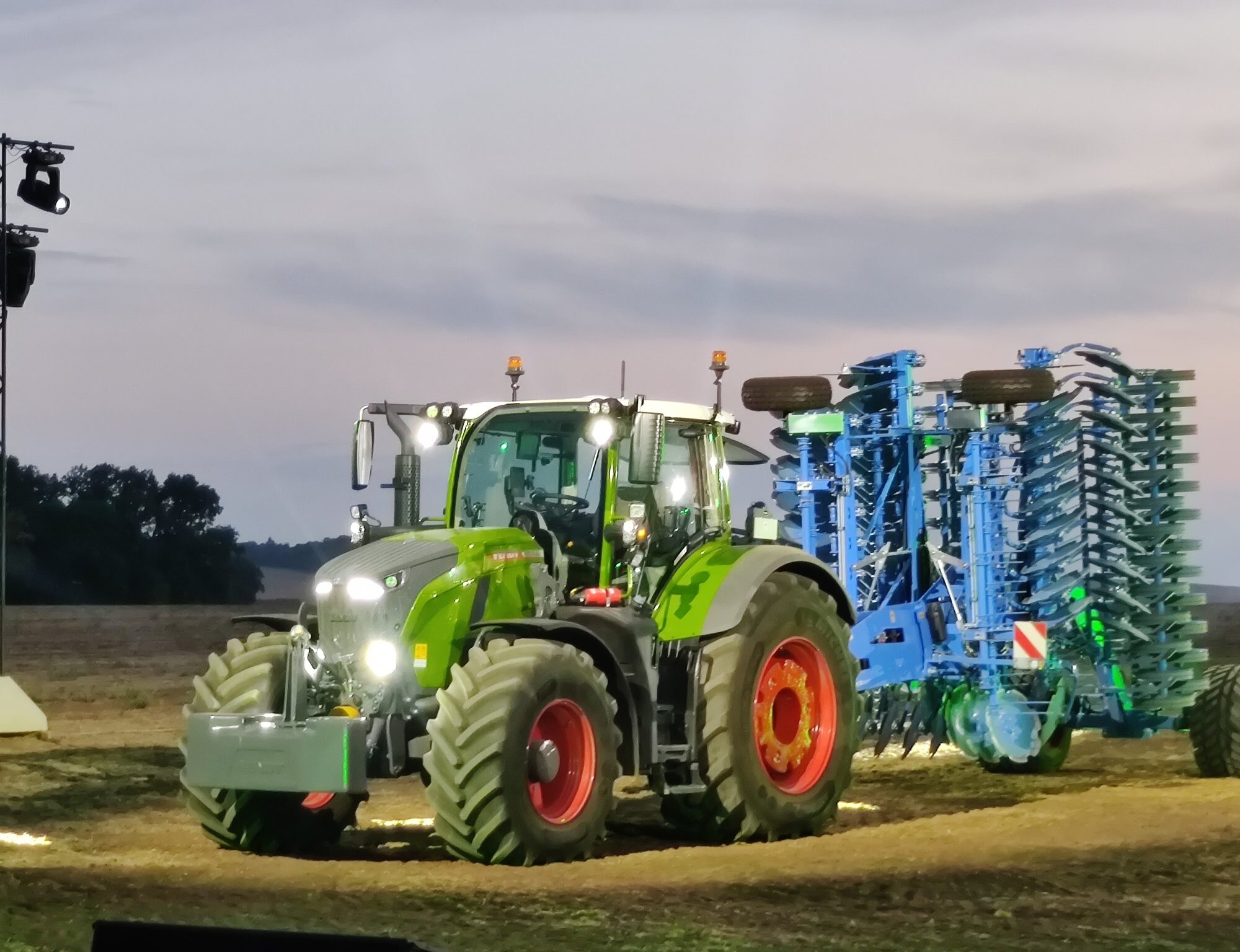 Nieuwe Fendt 700 Vario trekkers vallen in zelfde klasse als huidige Fendt 800-trekkers | LandbouwMechanisatie