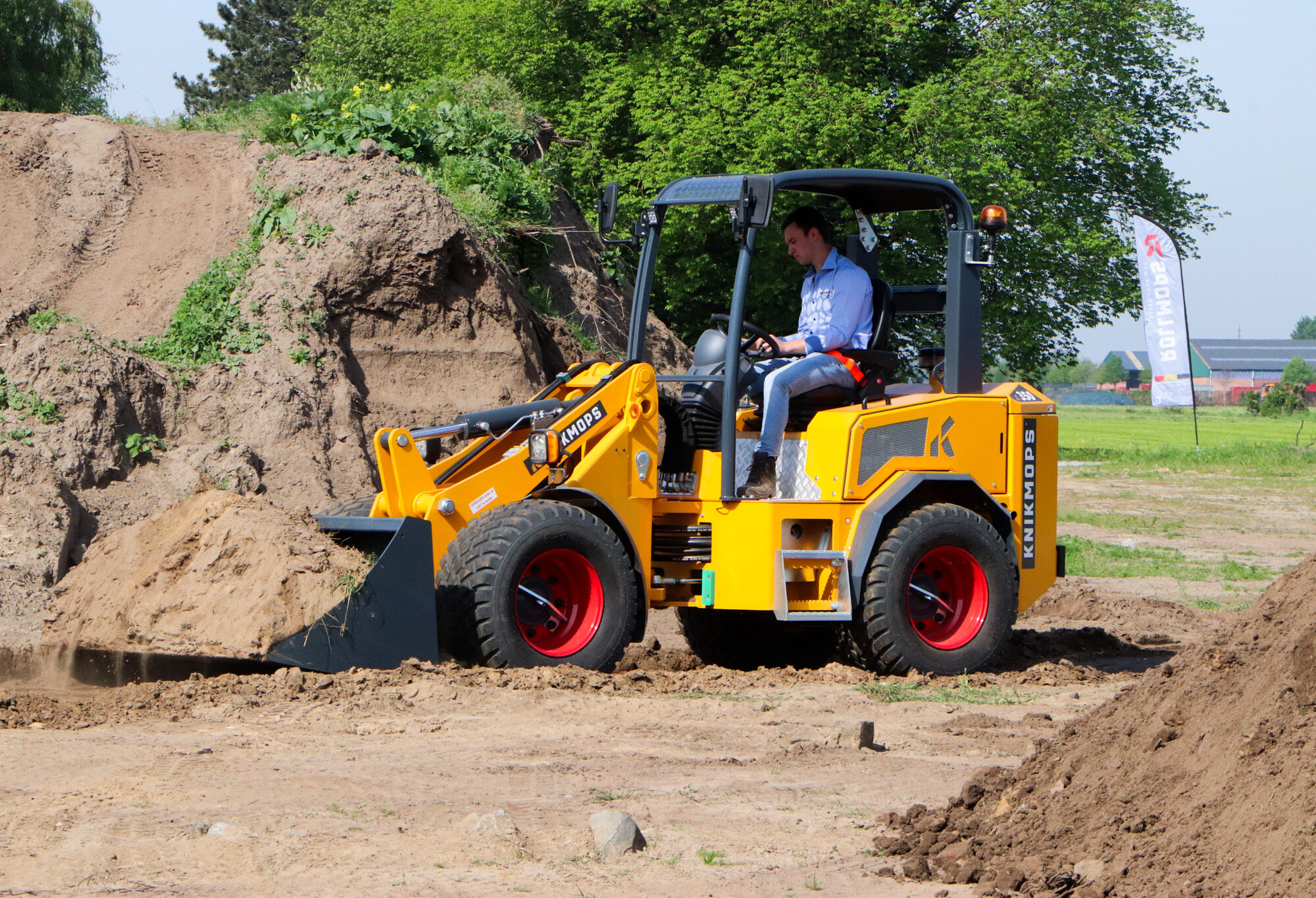 Nieuwe Knikmops KM350 heft 3.000 kg | Tuin en Park Techniek