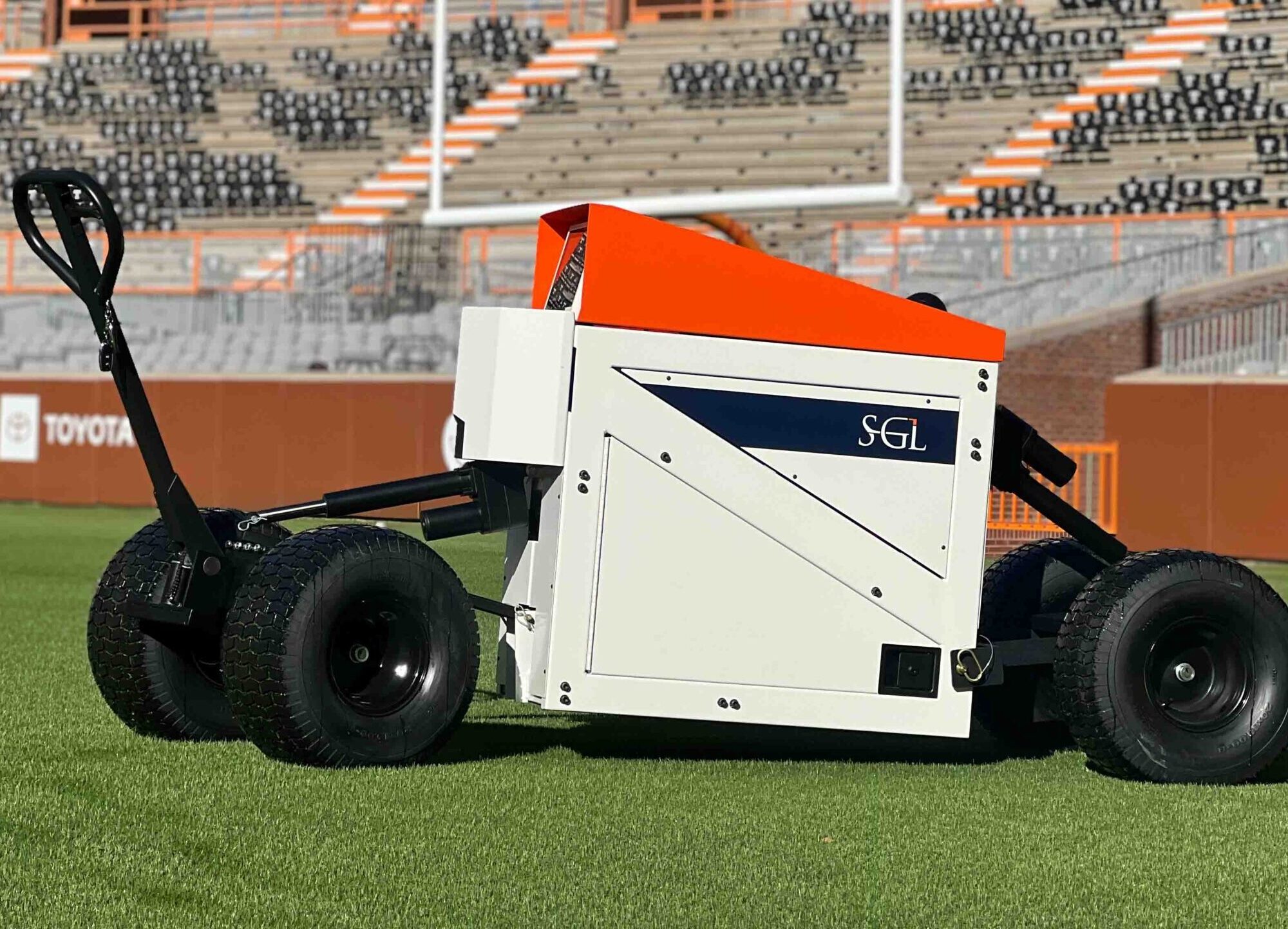 Nieuwe SGL Flex meet grip en stabiliteit van sportveld | Tuin en Park Techniek