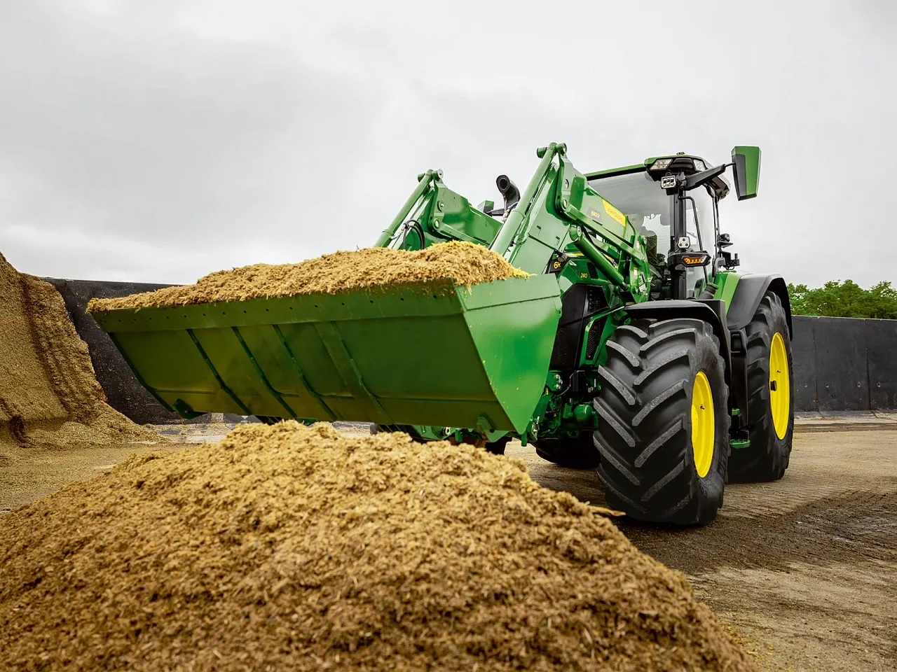 Nieuwe voorladers voor John Deere 6R-serie | Veehouderij Techniek Nieuwe voorladers voor John Deere 6R-serie | Veehouderij Techniek