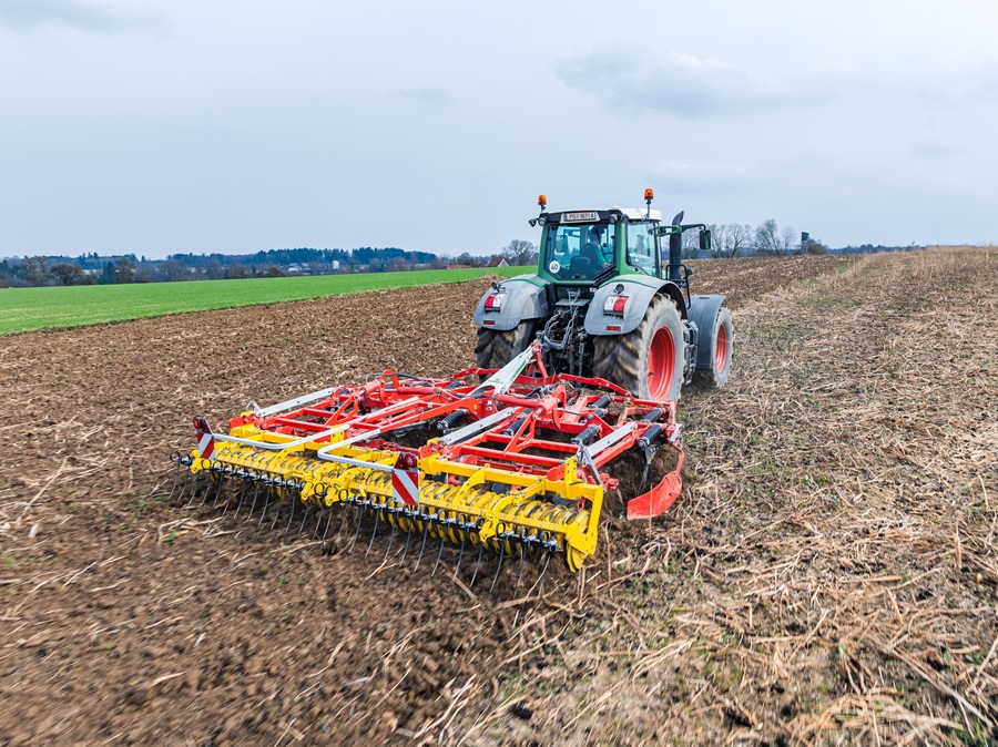 Pöttinger vernieuwt Synkro-cultivator | LandbouwMechanisatie Pöttinger vernieuwt Synkro-cultivator | LandbouwMechanisatie