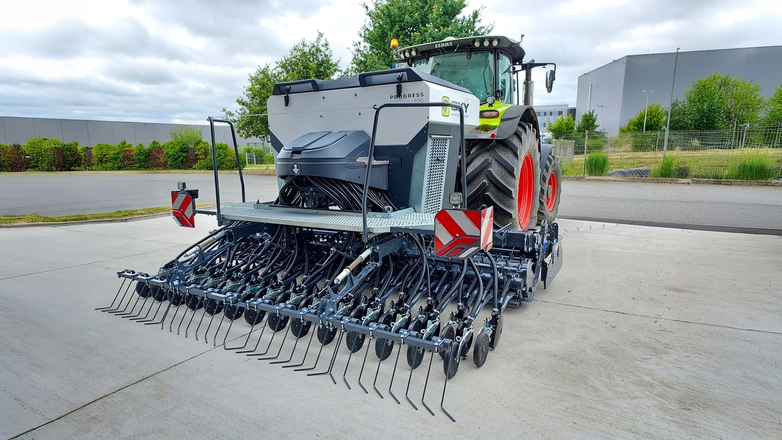 Progress-zaaimachine van Sky met een enkelschijfszaaikouter | LandbouwMechanisatie