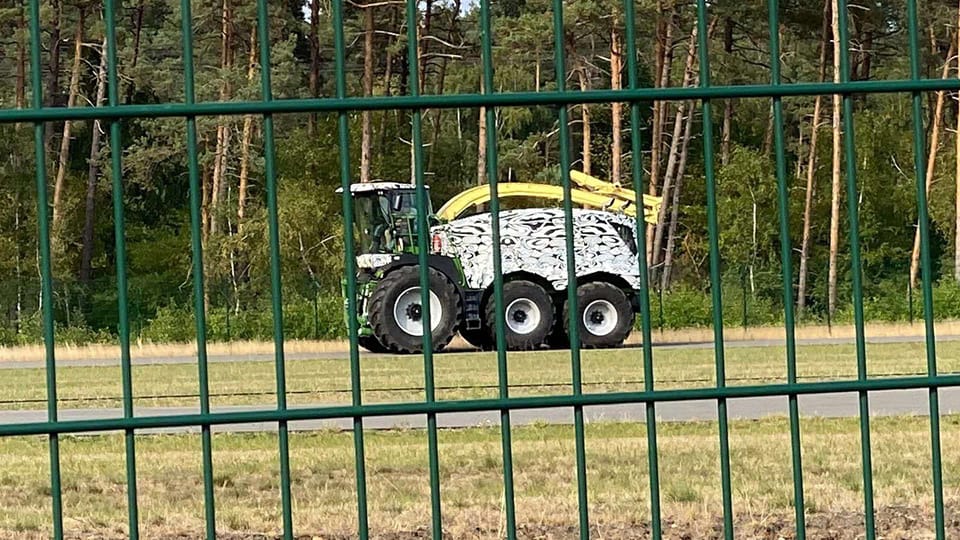 Prototype van Krone BigX hakselaar op zes wielen gespot | LandbouwMechanisatie