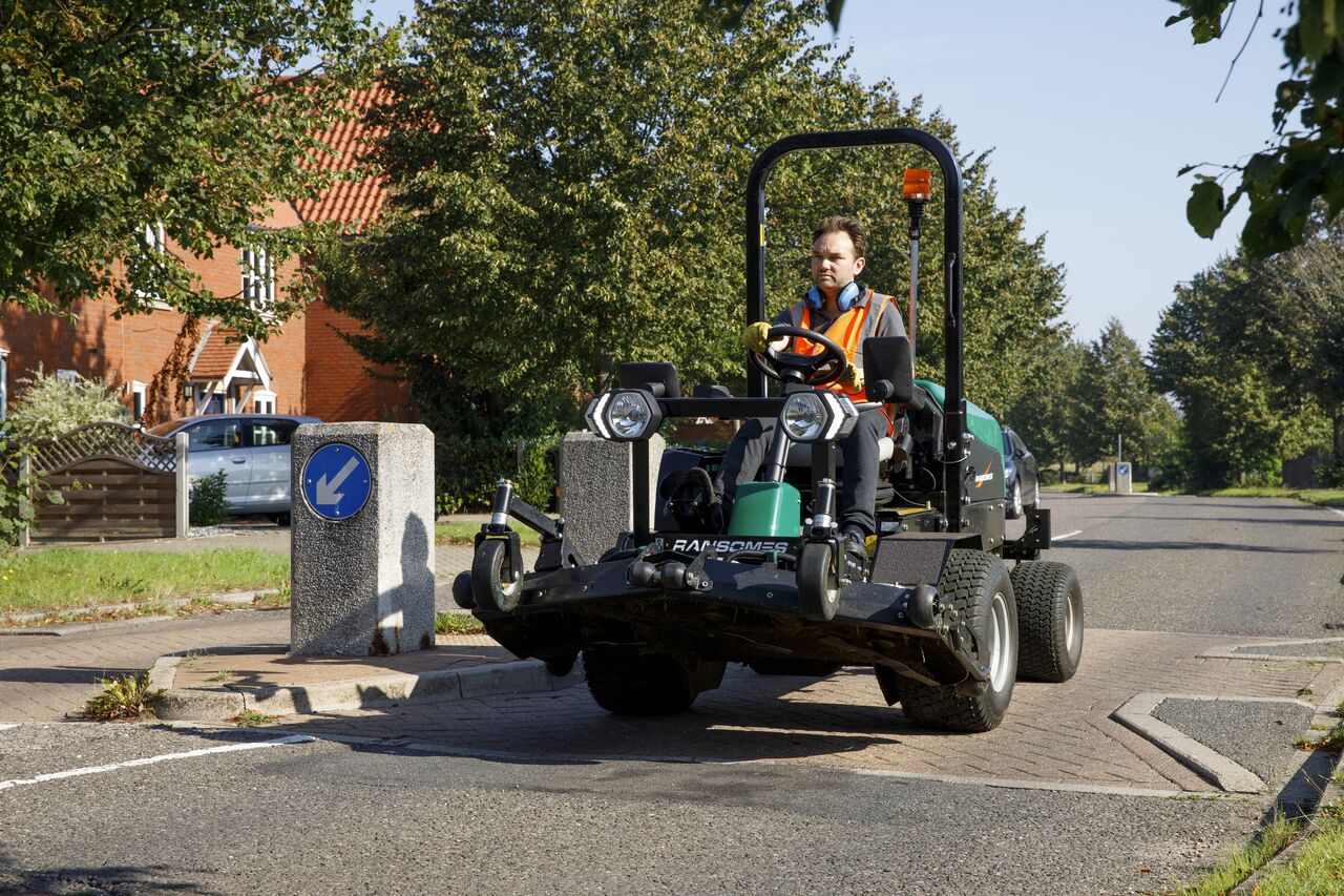Ransomes introduceert elektrische frontmaaier | Tuin en Park Techniek