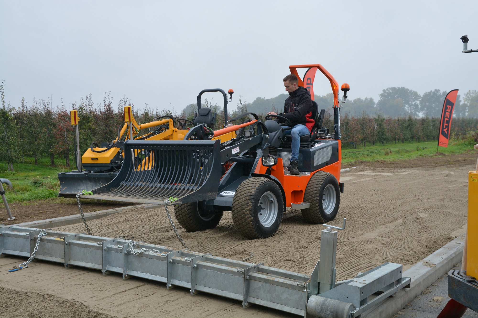 Relly-knikladers nu ook leverbaar met dieselmotor | Tuin en Park Techniek