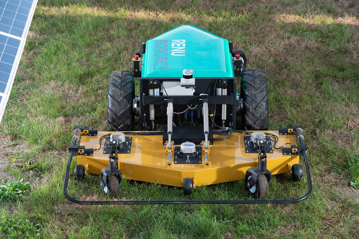 Renu Robotics bouwt grote maairobot voor zonneparken | Tuin en Park Techniek