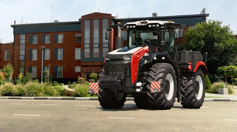 Rostselmash presenteert nieuwe kniktrekkers tot 580 pk | LandbouwMechanisatie