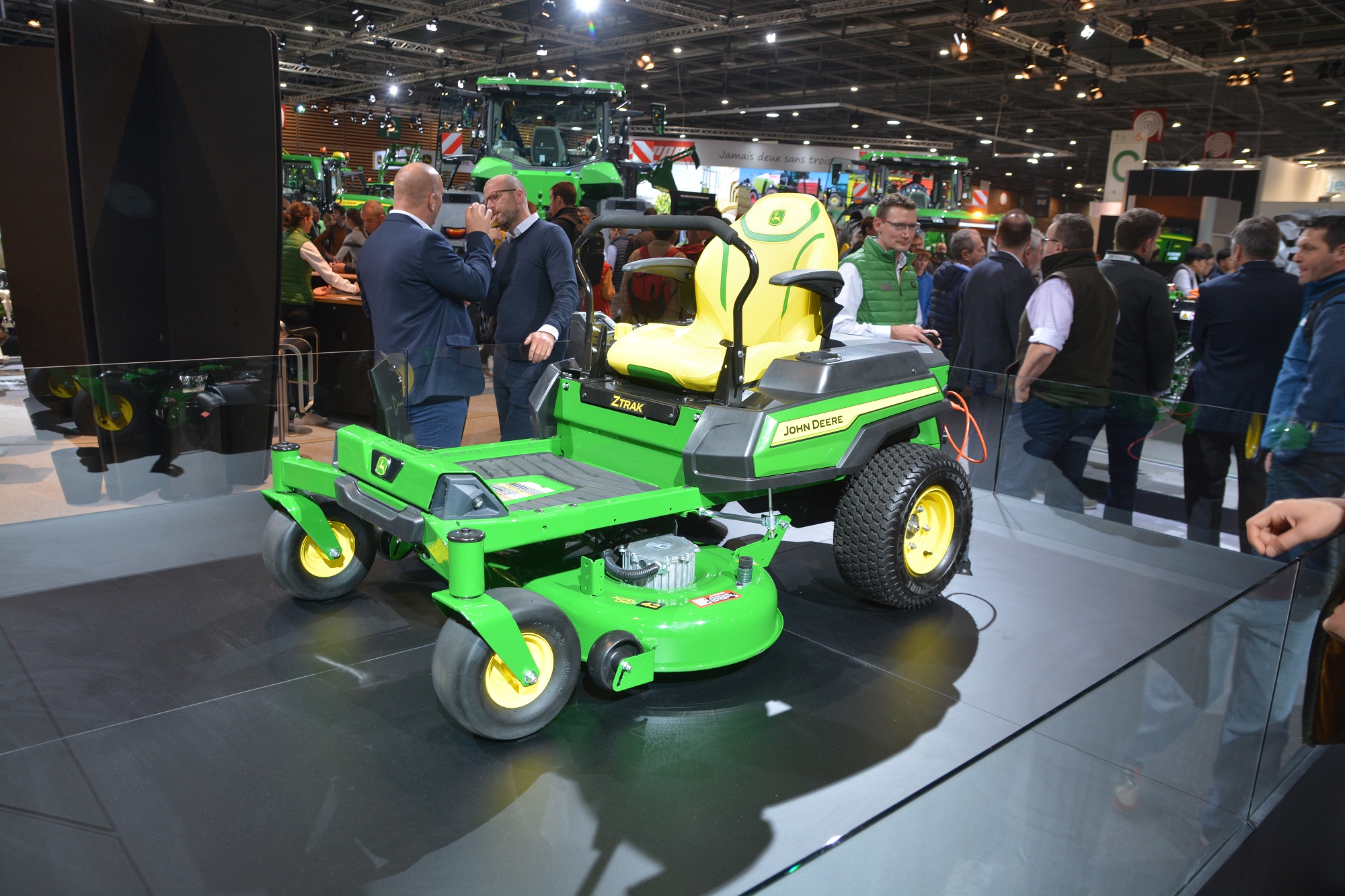 Sima 2022: John Deere toont elektrische zeroturnmaaier | Tuin en Park Techniek