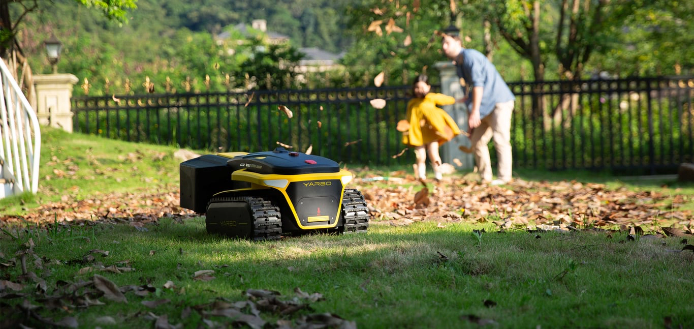 Tuinrobot van Yarbo leverbaar met sneeuwblazer | Tuin en Park Techniek