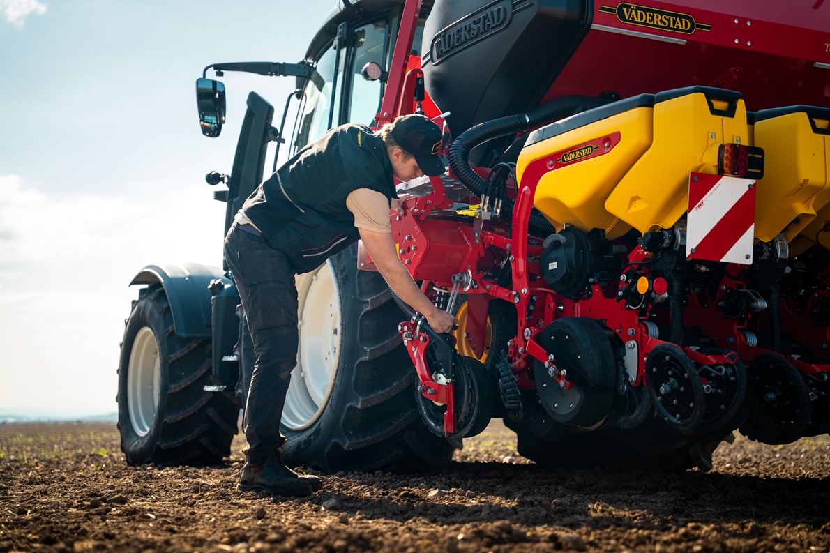 Väderstad past uitschuifbare Tempo T-zaaimachine aan | LandbouwMechanisatie