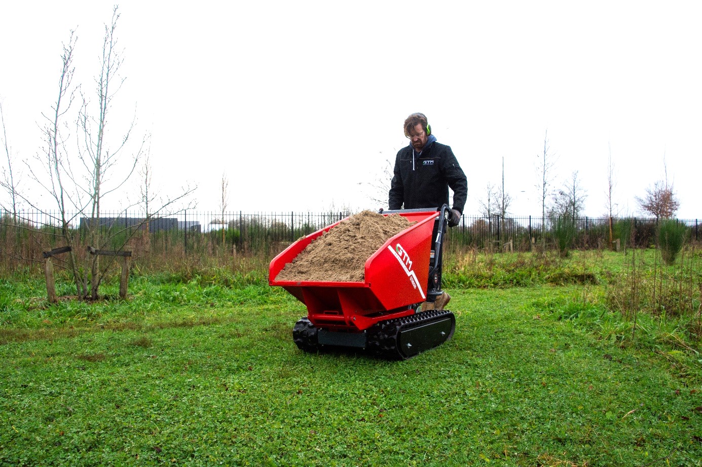 Verwisselbaar onderstel onder nieuwe GTM-rupsdumper | Tuin en Park Techniek