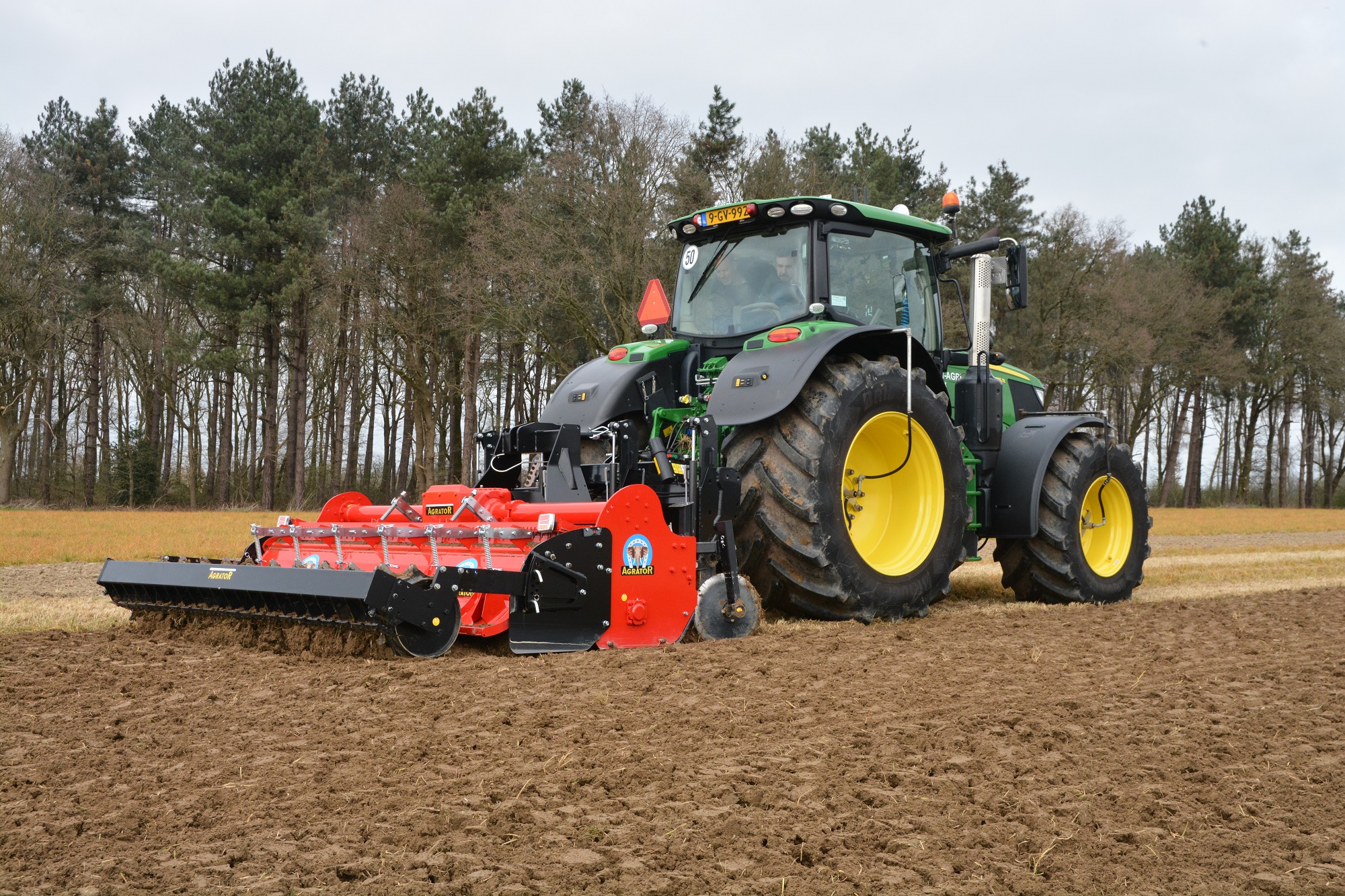 VIDEO | Frezen met nieuwe Agrator AMP-ENTH overtopfrees | LandbouwMechanisatie