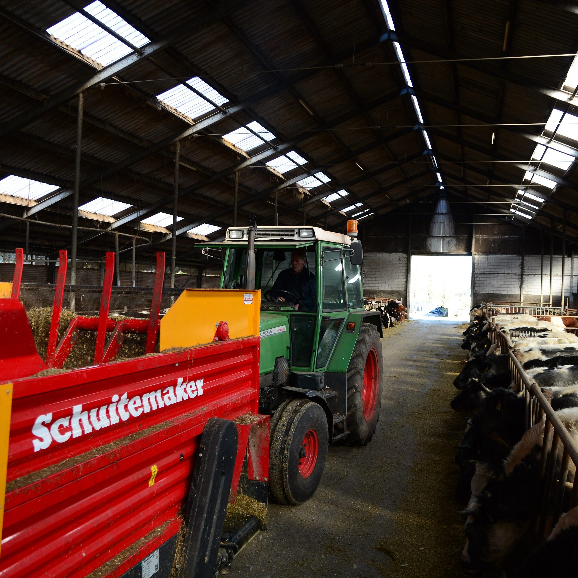 Vooruit kijken met blokkenwagen aan neus | Veehouderij Techniek