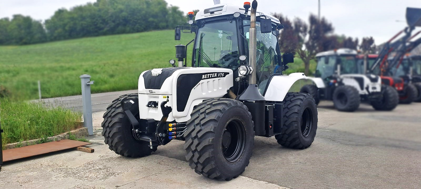 Wellink Equipment haalt trekkers van BM Tractors naar Nederland | Mechaman