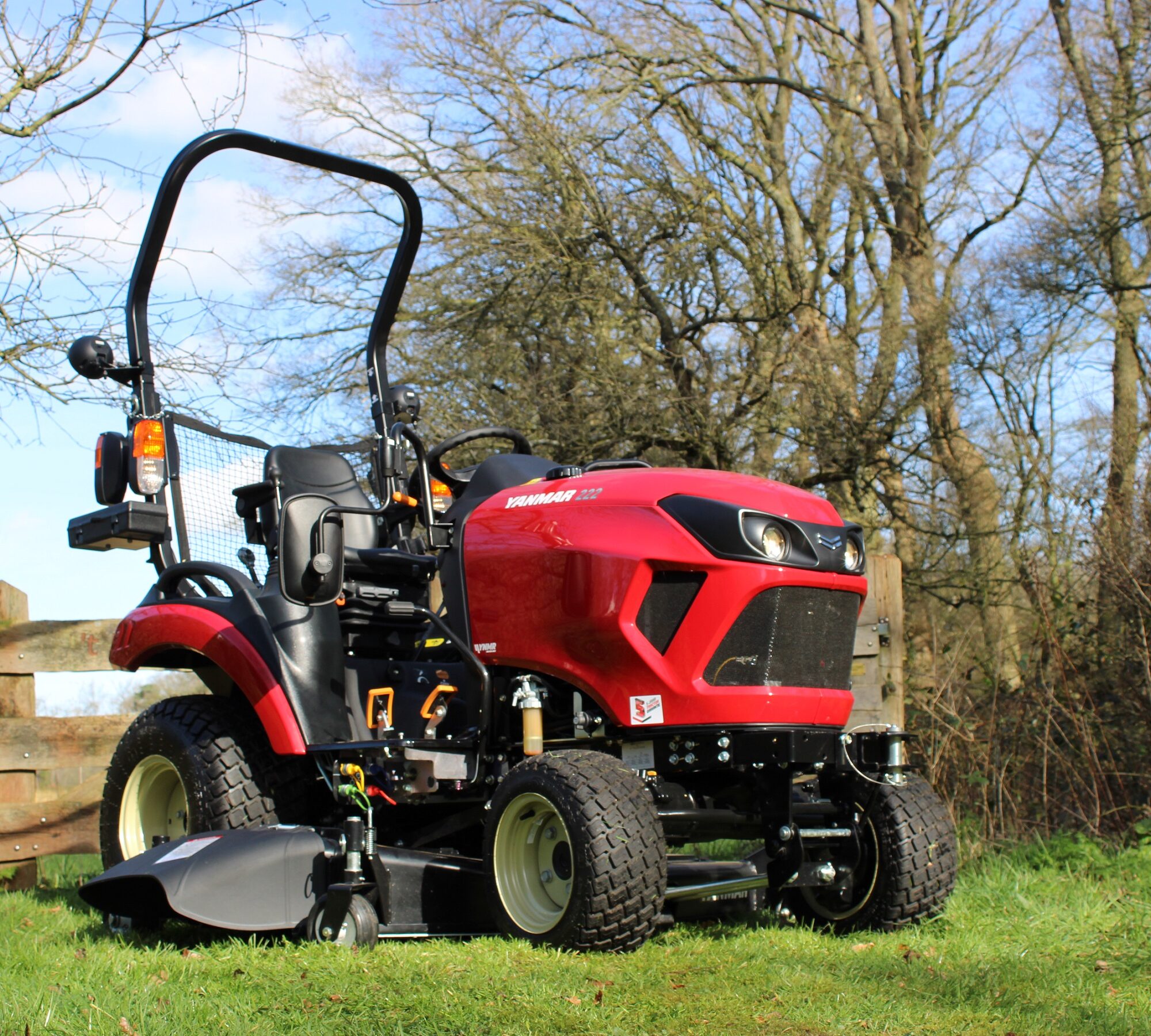 Yanmar presenteert SA222 compacttrekker | Tuin en Park Techniek