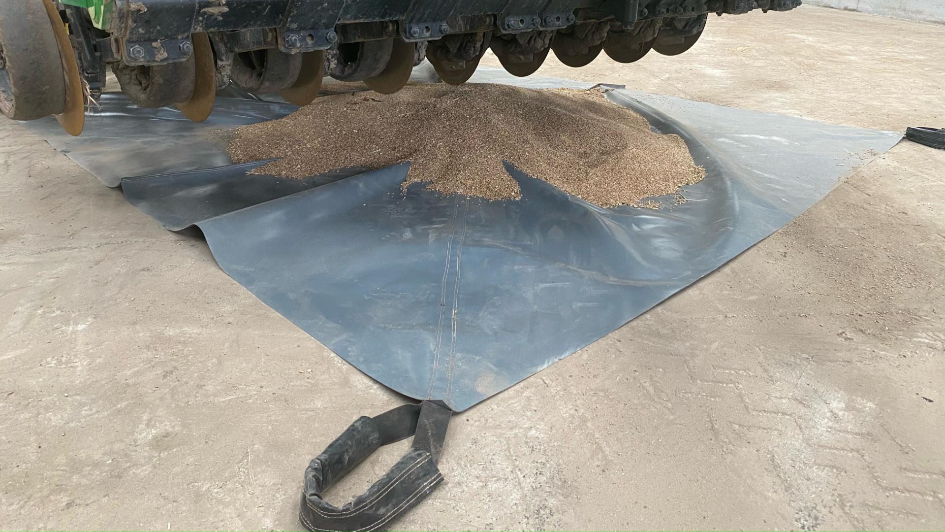 Zaaimachines makkelijker legen met de SeedSock | LandbouwMechanisatie