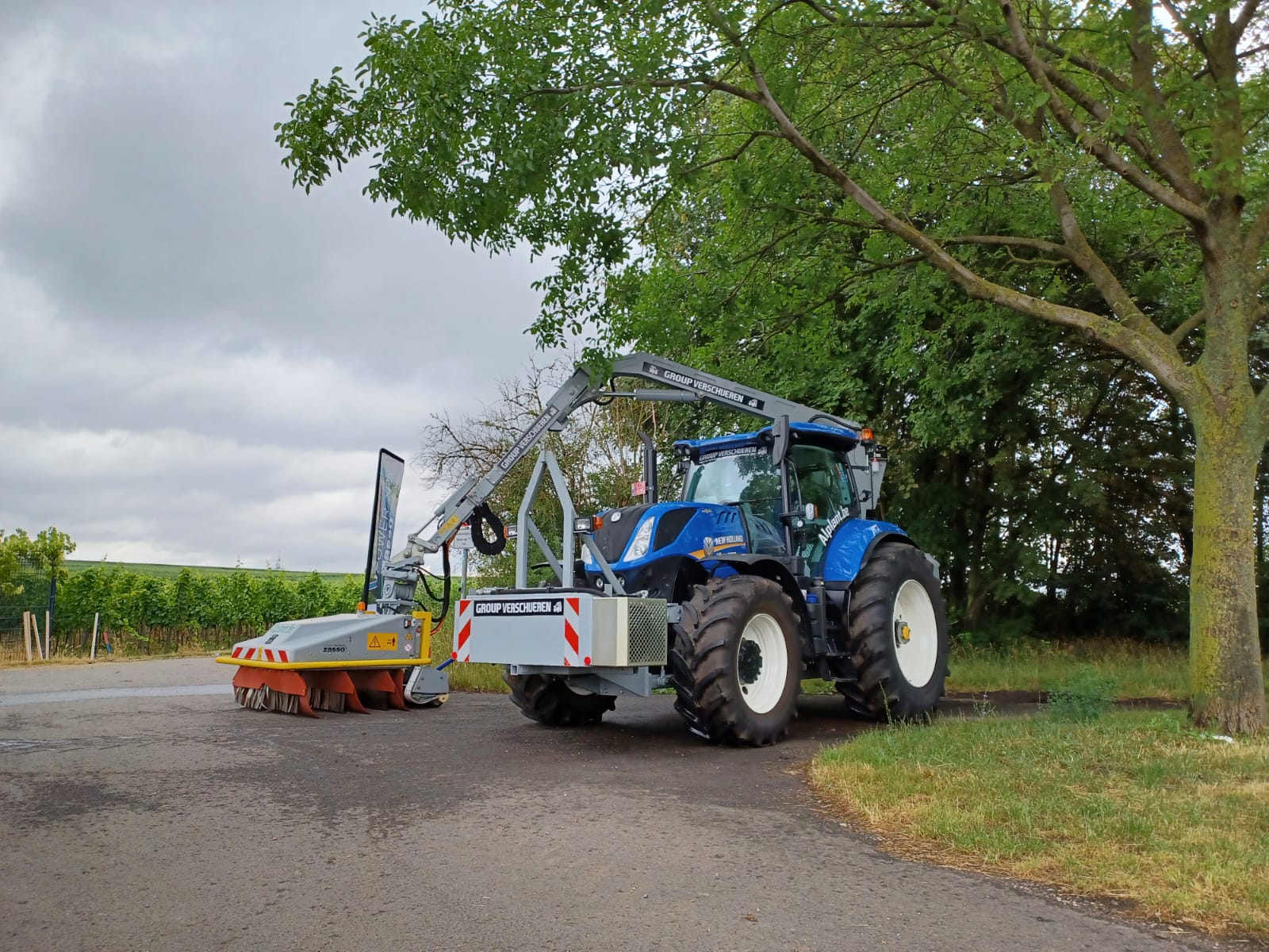 Zasso monteert Xpower-onkruidbestrijder aan maaiarm | Tuin en Park Techniek
