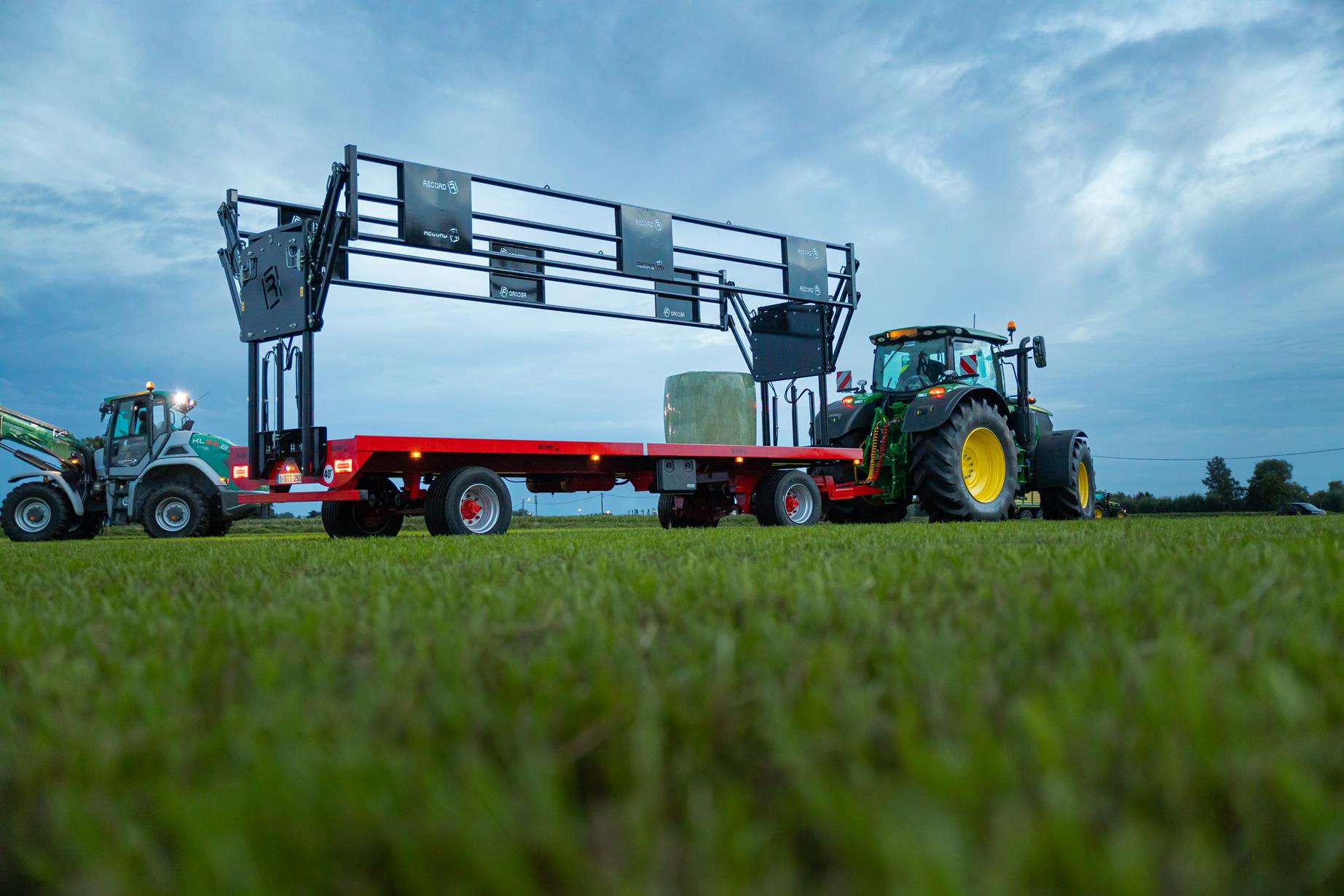 Zelfzekerende balenwagen van Record | Veehouderij Techniek