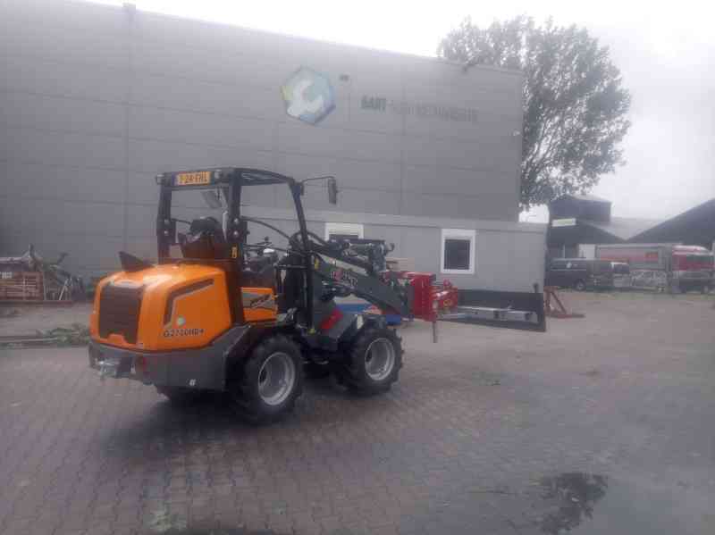 GESTOLEN: Giant G2700HD+ shovel, Zeewolde