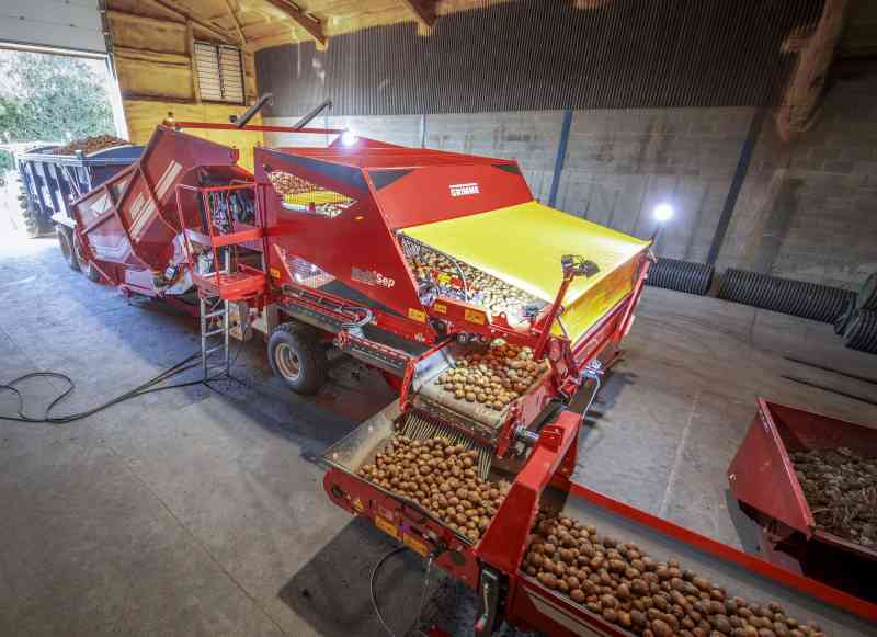 Multisep rollenreiniger op RH 24 stortbunker van Grimme | LandbouwMechanisatie