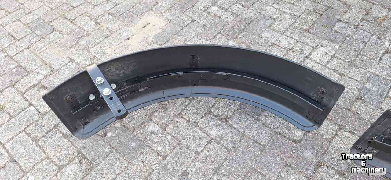 Overige traktoren en toebehoren John Deere 2 originele John Deere voorwiel spatborden.