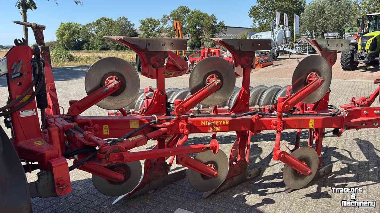 Ploegen Niemeyer Delta 3-200 MAIII  3 schaar wentelploeg met vorenpakker