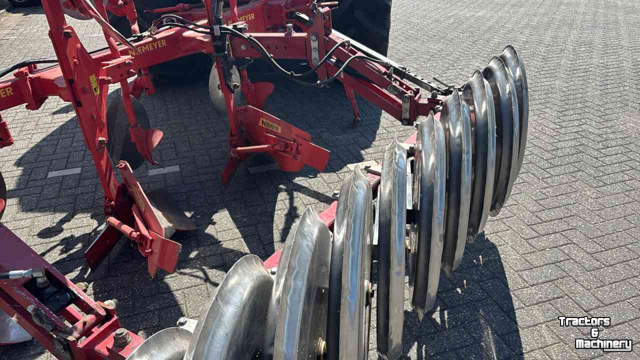 Ploegen Niemeyer Delta 3-200 MAIII  3 schaar wentelploeg met vorenpakker