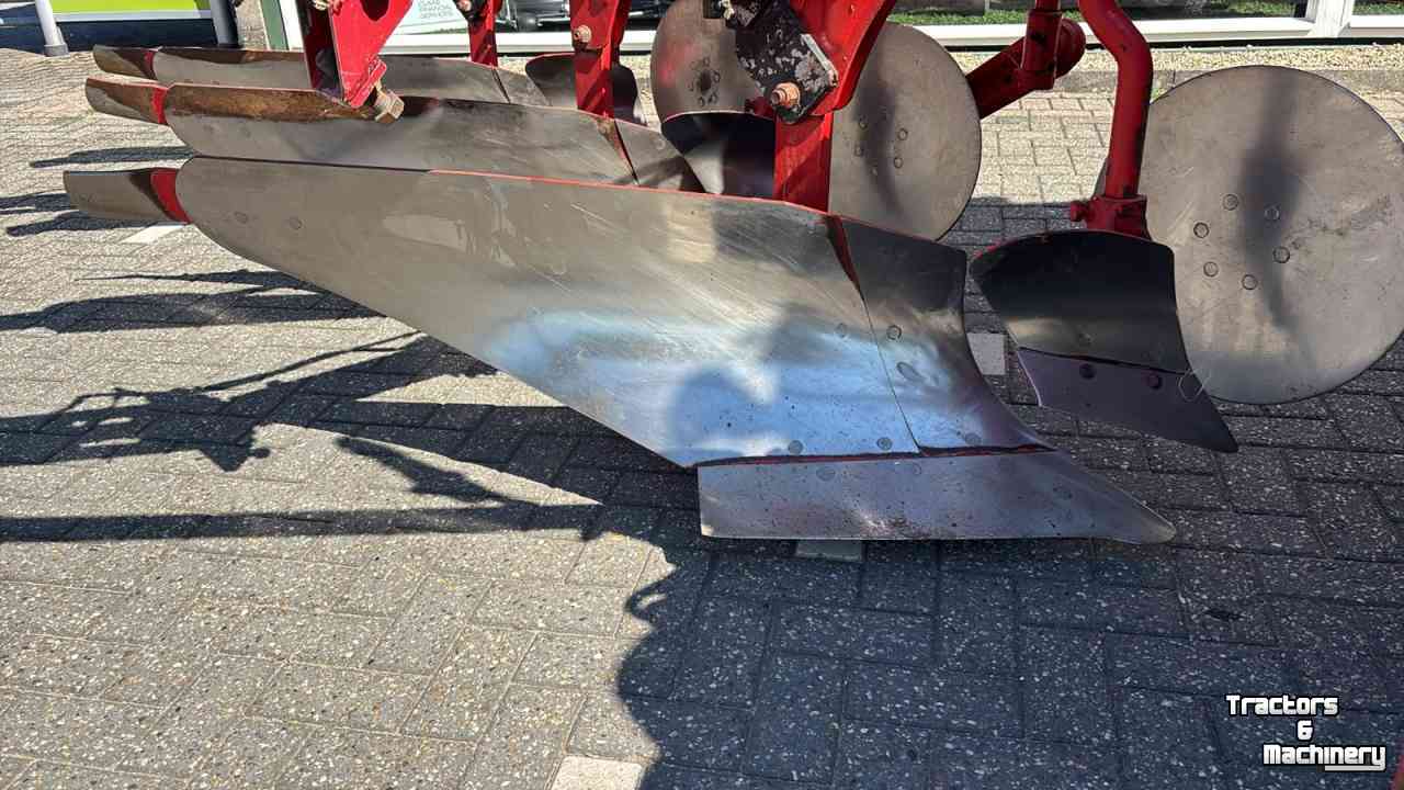 Ploegen Niemeyer Delta 3-200 MAIII  3 schaar wentelploeg met vorenpakker
