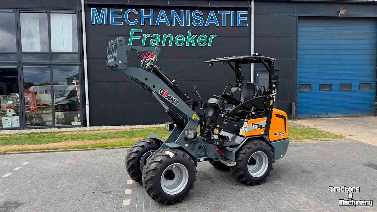 Shovel / Wiellader / Kniklader Giant G2500 HD X-tra