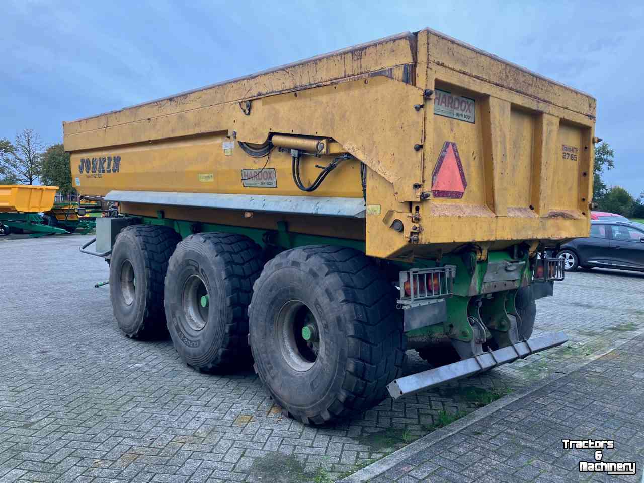 Gronddumper / Zandkipper / Grondverzetkipwagen / Dumper Joskin Tridem trans-KPT 27/65