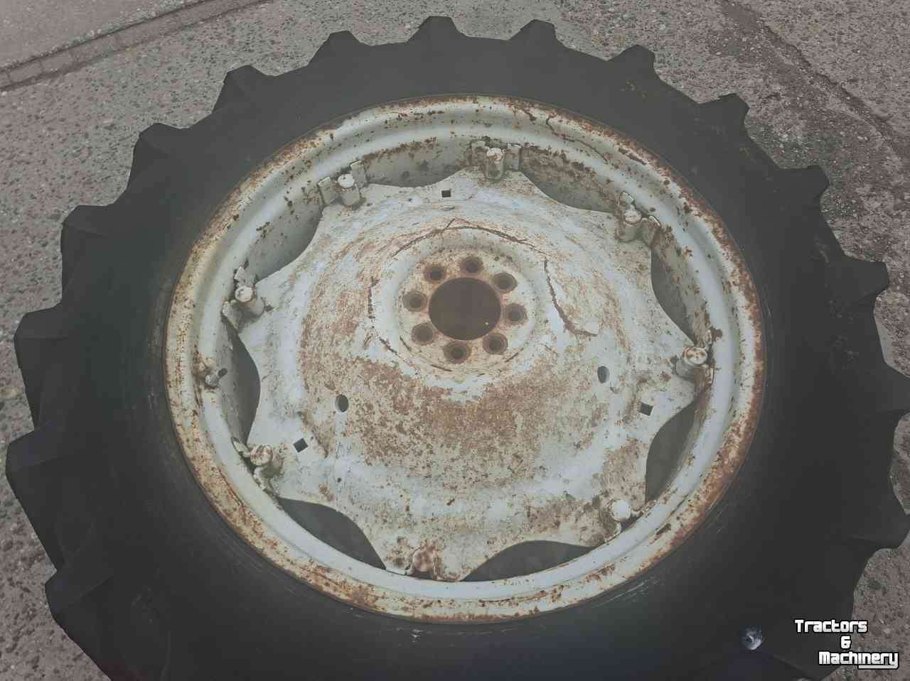 Wielen, Banden, Velgen & Afstandsringen Ford 12.4R34