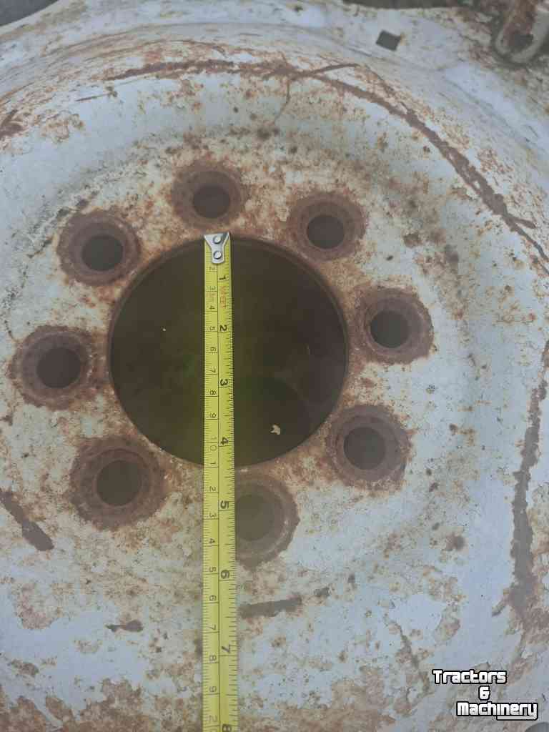 Wielen, Banden, Velgen & Afstandsringen Ford 12.4R34