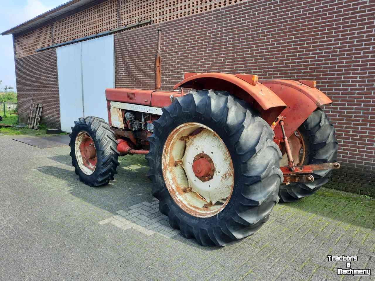 Traktoren International 1046