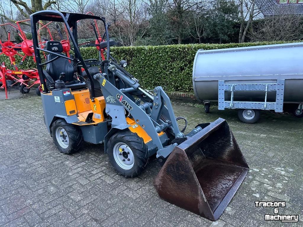 Shovel / Wiellader / Kniklader Giant D254SW
