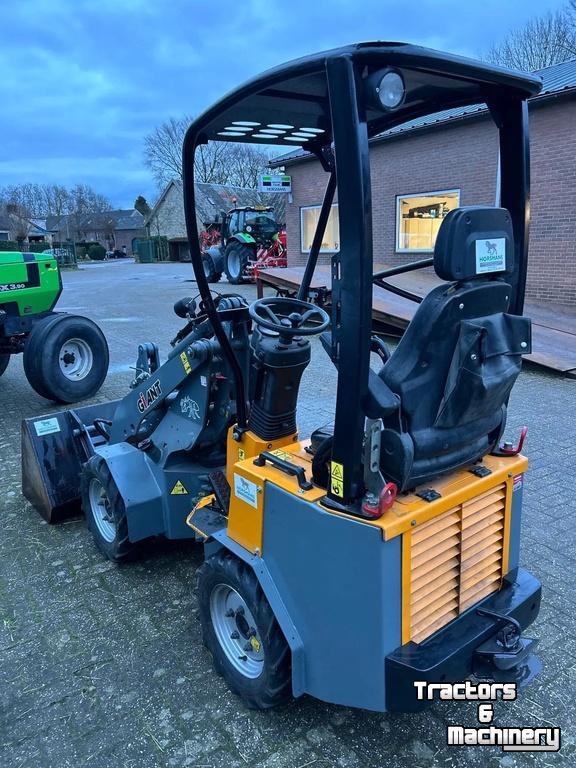 Shovel / Wiellader / Kniklader Giant D254SW