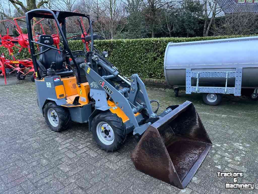 Shovel / Wiellader / Kniklader Giant D254SW