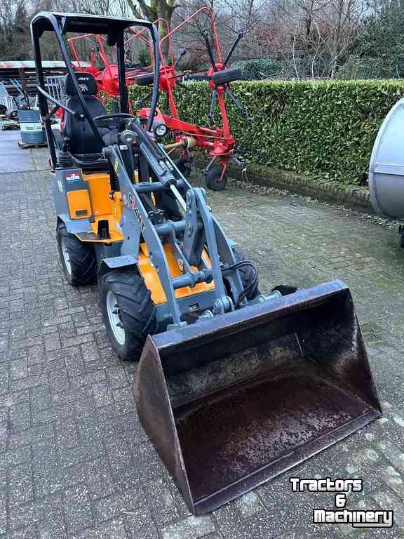 Shovel / Wiellader / Kniklader Giant D254SW