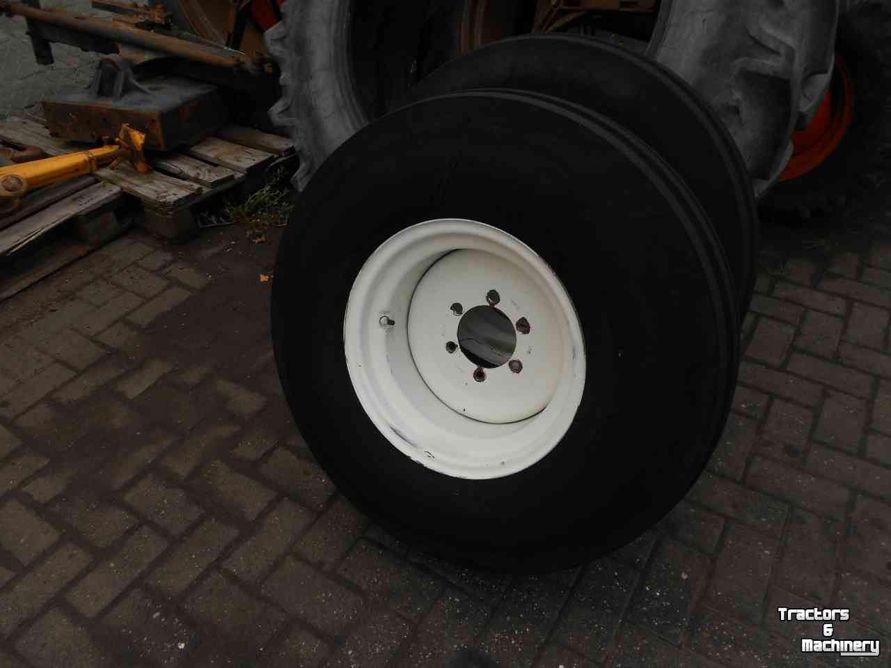 Wielen, Banden, Velgen & Afstandsringen Ford 10.00-16