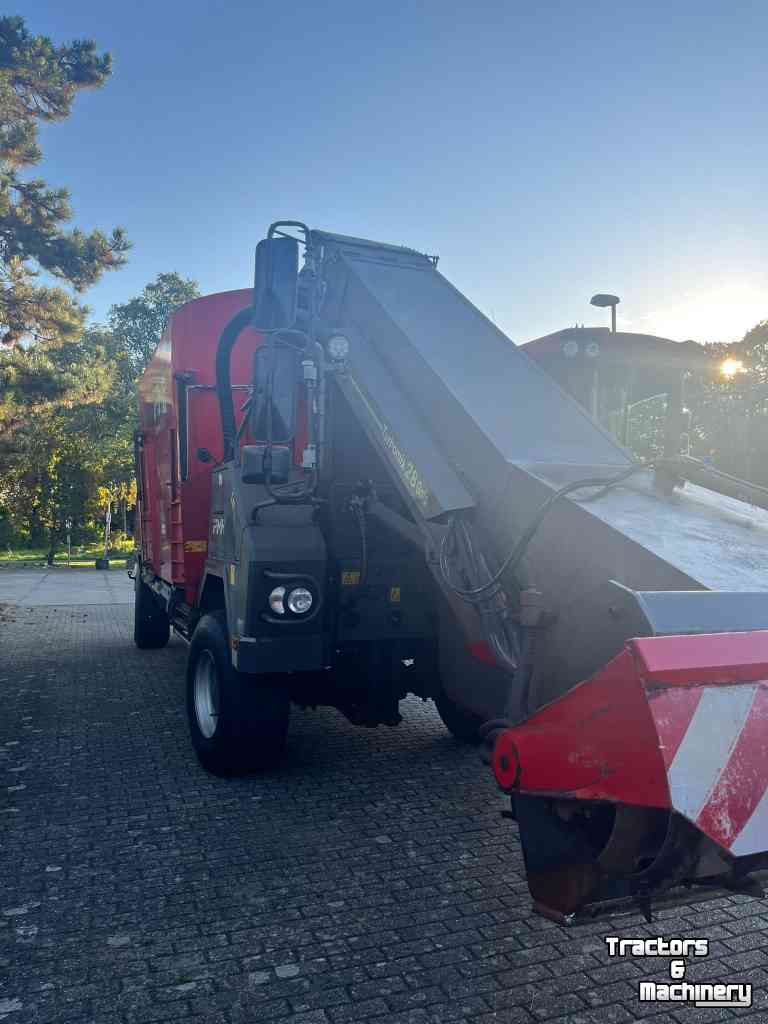 Zelfrijdende Voermengwagen RMH Turbomix 28 GOLD