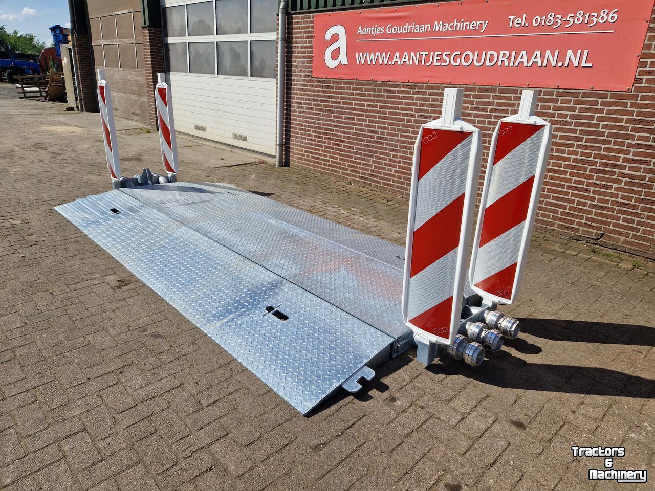 Beregeningsbrug / Mobiele waterbrug AGM Leidingdrempel / road ramp