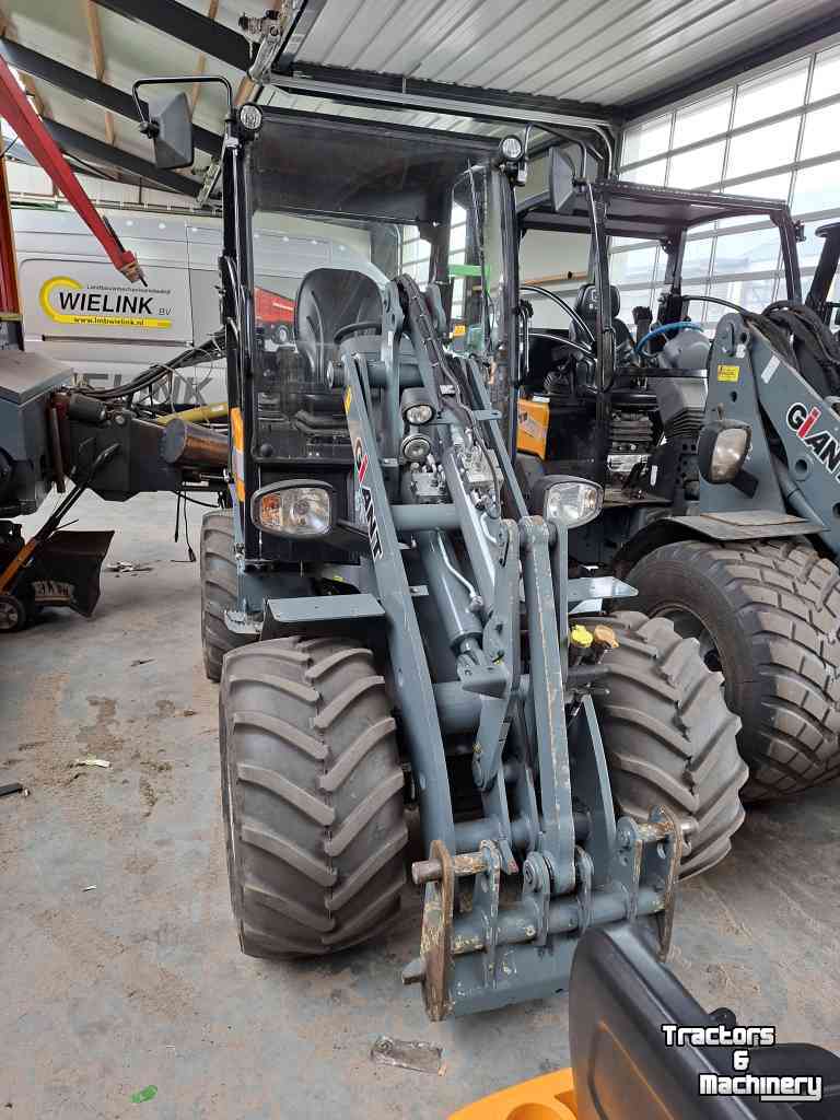 Shovel / Wiellader / Kniklader Giant G2500HD